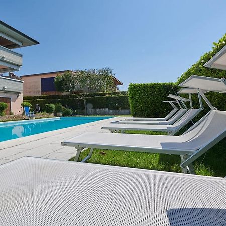 Front Lake Studio With Loft Bed And Pool バルドリーノ エクステリア 写真
