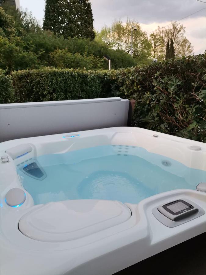 Front Lake Studio With Loft Bed And Pool バルドリーノ エクステリア 写真