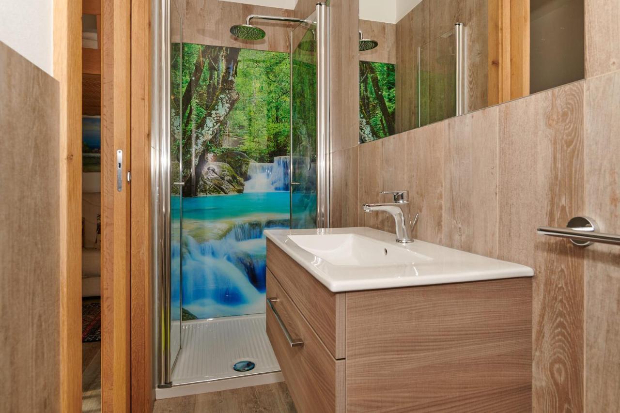 Front Lake Studio With Loft Bed And Pool バルドリーノ エクステリア 写真