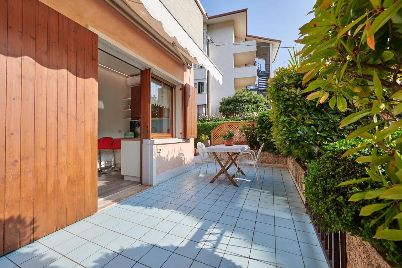 Front Lake Studio With Loft Bed And Pool バルドリーノ エクステリア 写真