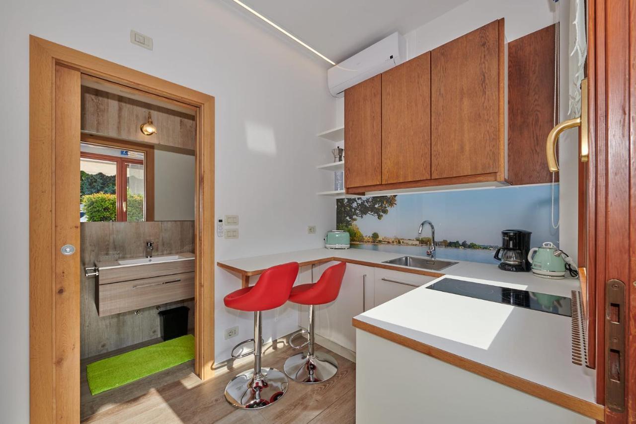 Front Lake Studio With Loft Bed And Pool バルドリーノ エクステリア 写真