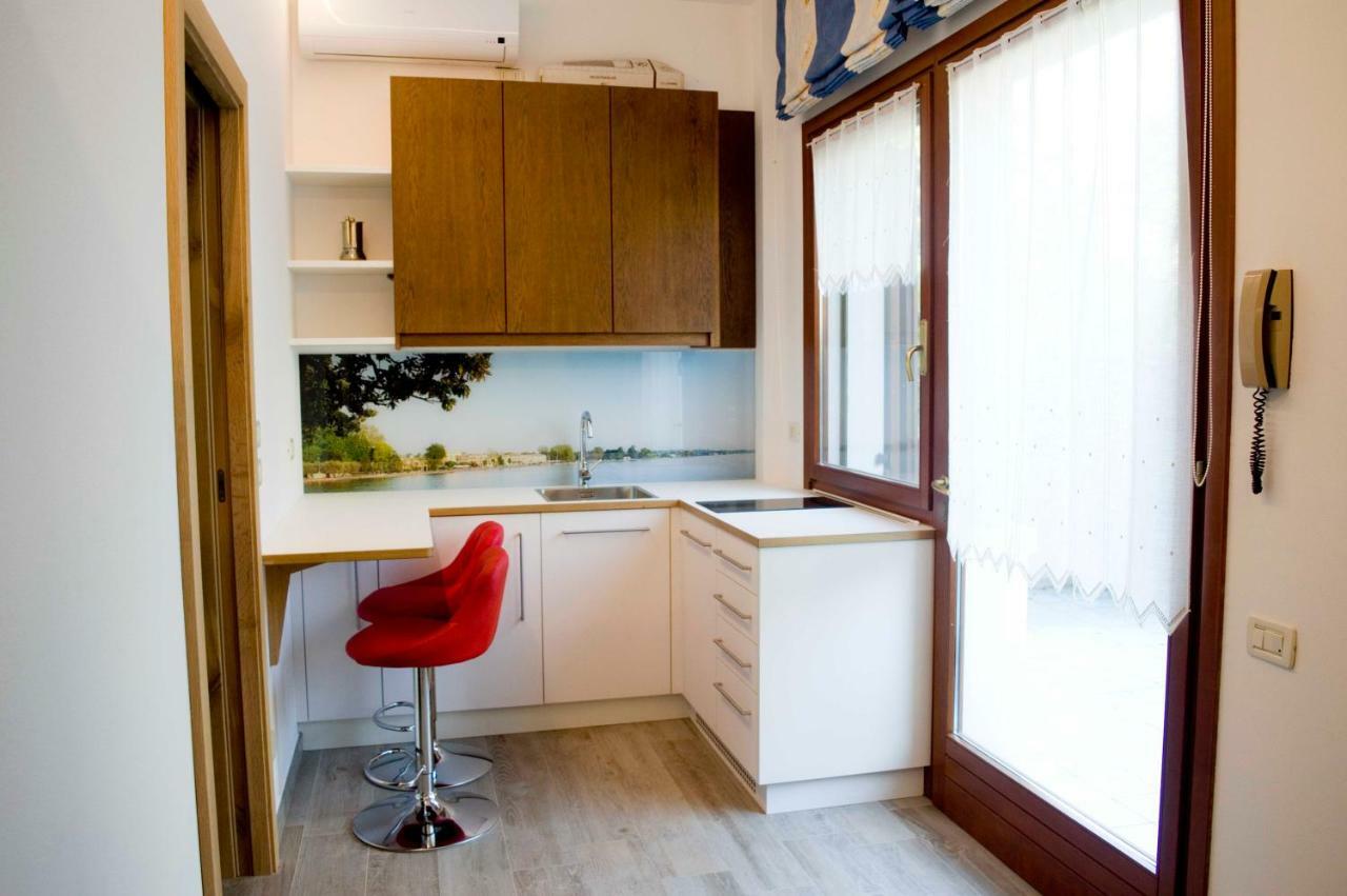 Front Lake Studio With Loft Bed And Pool バルドリーノ エクステリア 写真